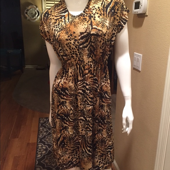 HUGE CLOSET SALE 👗🎉🎈Slinky Animal Print Dress