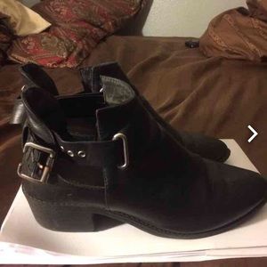 cut out ankle boots