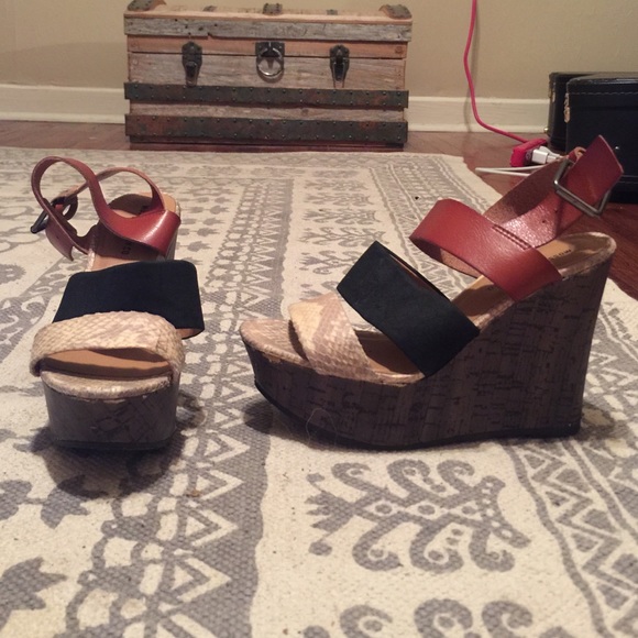 Tan/black/snakeskin patterned wedges