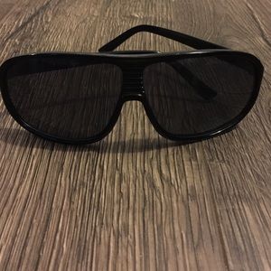 Black thick aviators
