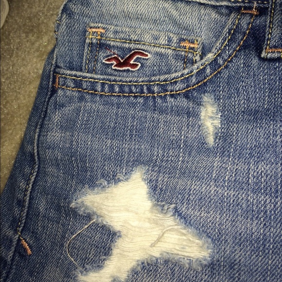 Distressed High Waisted Denim Shorts - Picture 3 of 3