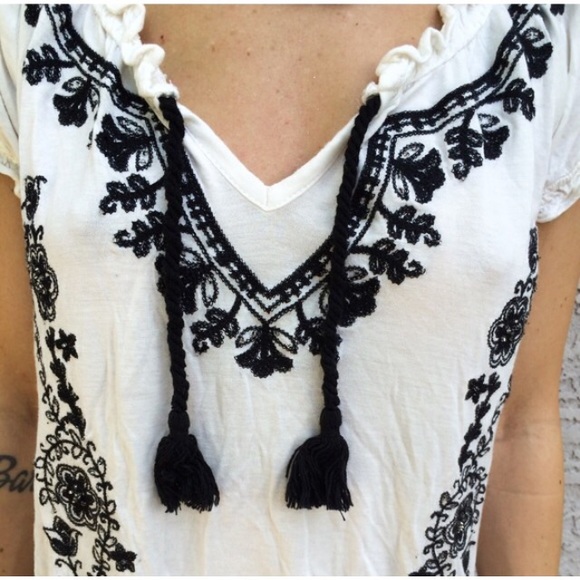 Black/Cream Bohemian top. - Picture 3 of 3