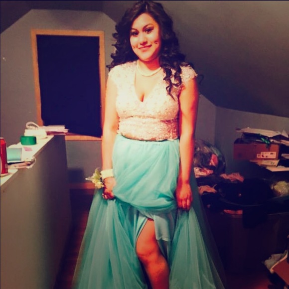 Selling my prom dress