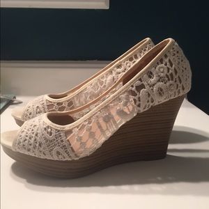 White lace high heals