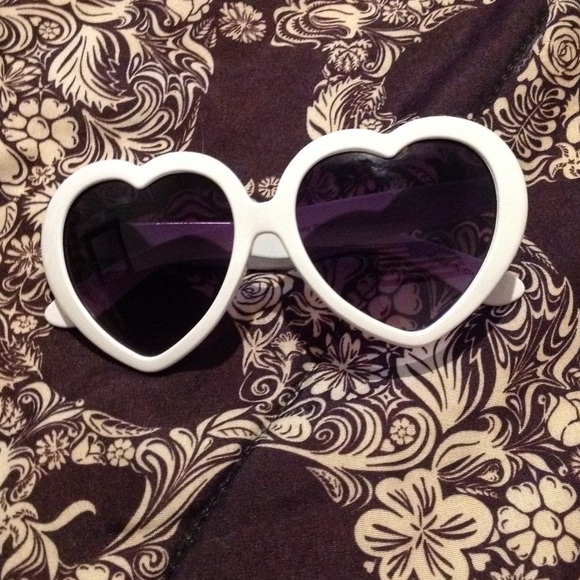 LAST CALL heart shaped sunglasses