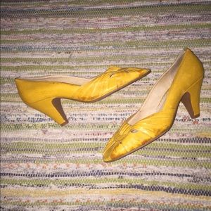 Miz Mooz women's short pumps!