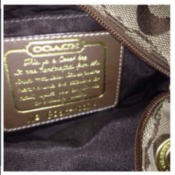 Small Coach purse - Picture 2 of 3