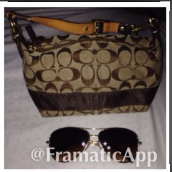 Small Coach purse - Picture 3 of 3