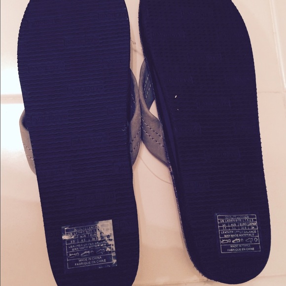 RAINBOW FLIP FLOPS. NWOT. - Picture 4 of 4