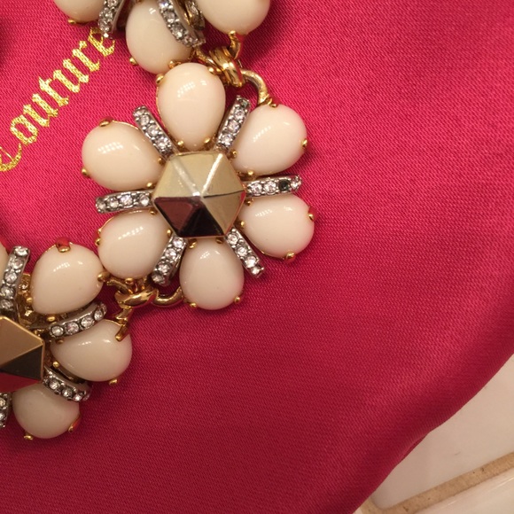 Juicy Couture Flower Bracelet - Picture 4 of 4