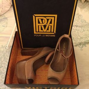 Pour la Victoire Garcia Platform