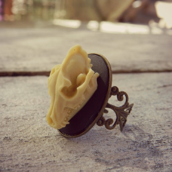 💀🌹Bat,Wolf or Raven Skull Adjustable Cameo Ring - Picture 3 of 4