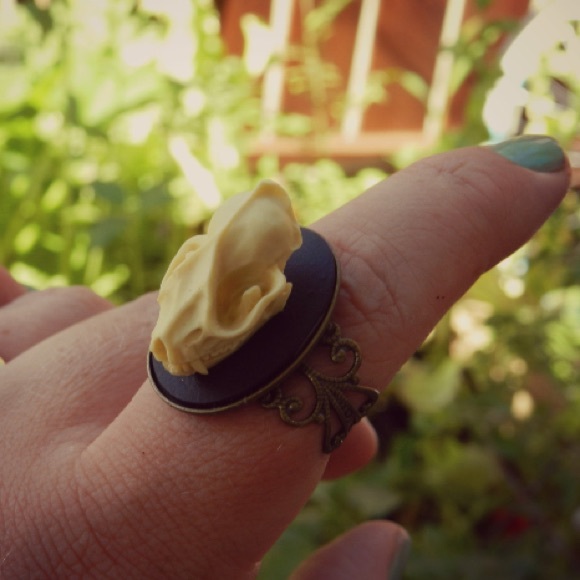 💀🌹Bat,Wolf or Raven Skull Adjustable Cameo Ring - Picture 4 of 4