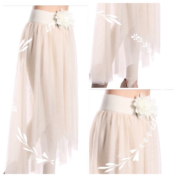 🌺HOST PICK 4/27🌺STUNNING HIGH LOW SKIRT - Picture 2 of 3