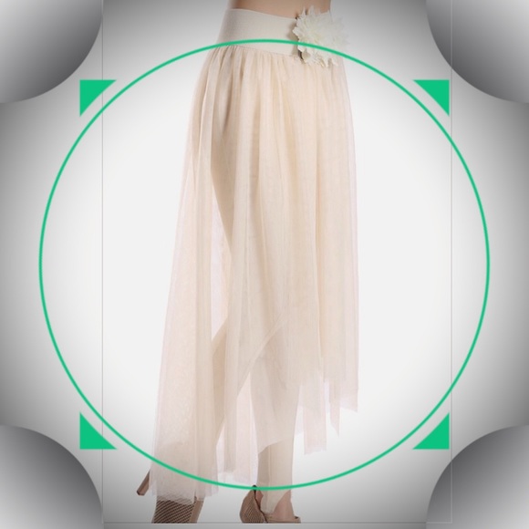 🌺HOST PICK 4/27🌺STUNNING HIGH LOW SKIRT - Picture 3 of 3