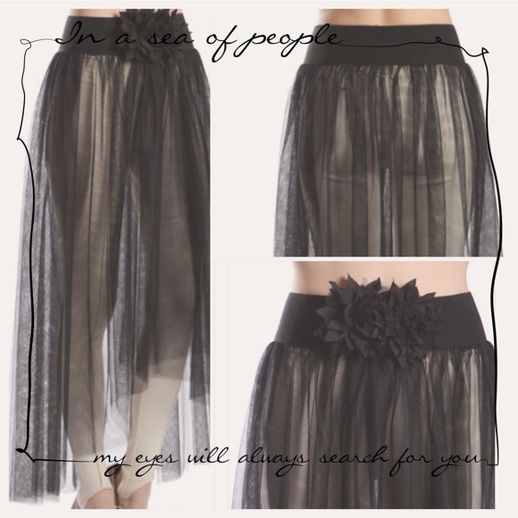 ๐บHOST PICK 4/2๐บSTUNNING HIGH LOW SHEER SKIRT - Picture 2 of 3