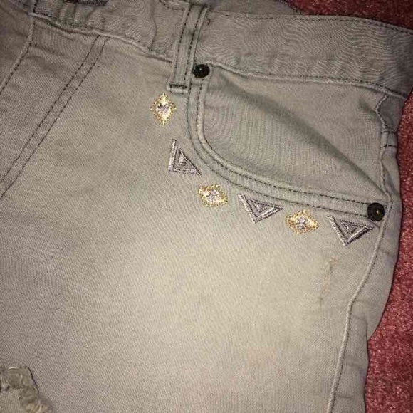 Grey vans shorts with diamond design - Picture 2 of 4