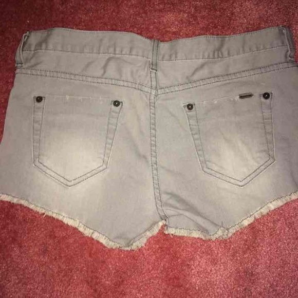 Grey vans shorts with diamond design - Picture 3 of 4