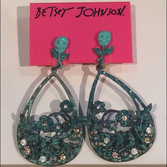 Betsy Johnson skull earrings