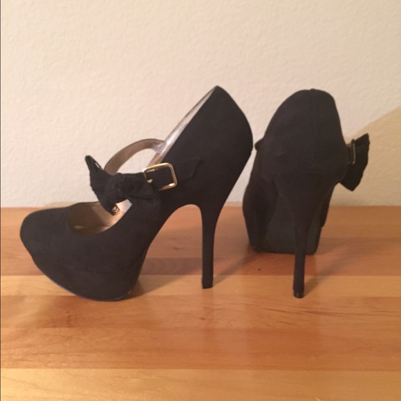 Black Suede Platform Pumps with Lace Bow - Picture 4 of 4