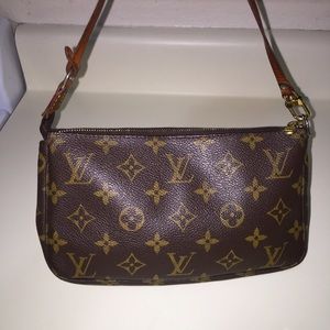 Louis Vuitton monogram pochette