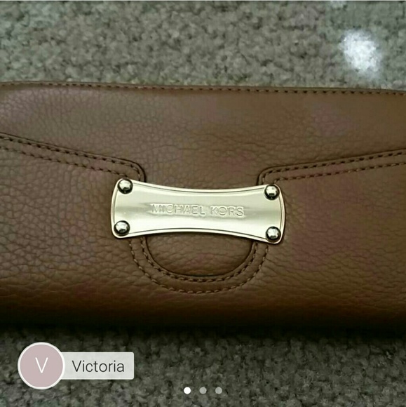Micheal Kors Tan Wallet