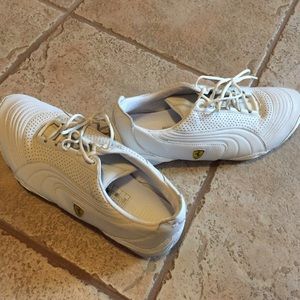 Men's size 9 white puma Ferrari sneakers