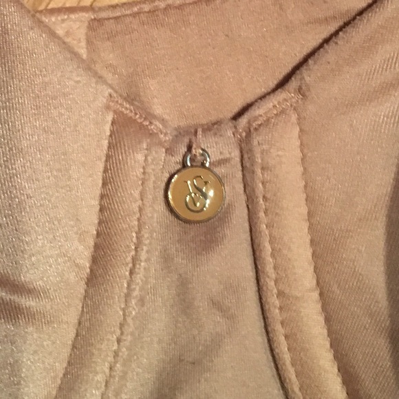 Victoria Secrets multi-use bra - Picture 2 of 3