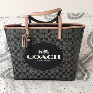 🎉NWT LARGE COACH TOTE🎉