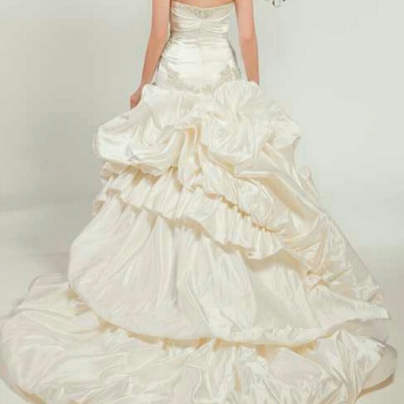 Wedding Gown: WINNIE COUTURE3133 Velouette - Picture 2 of 4