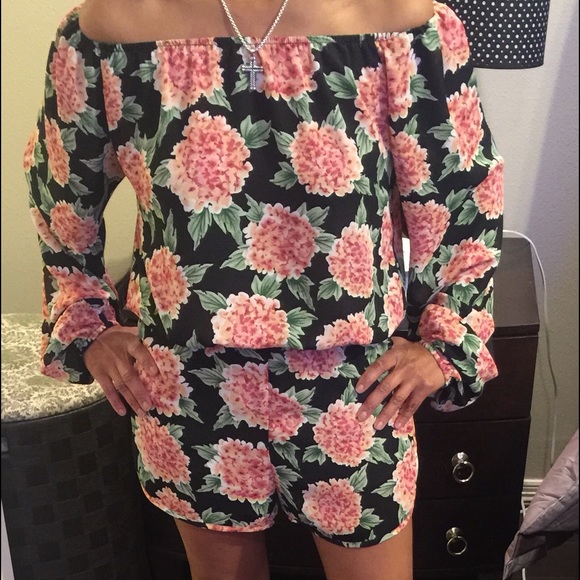 ⭐️SOLD⭐️ - Picture 3 of 4