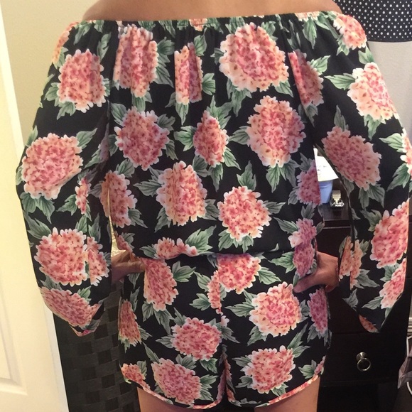 ⭐️SOLD⭐️ - Picture 4 of 4