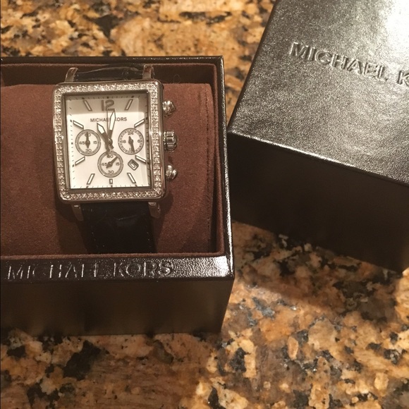 NWT Michael Kors Watch Genuine Alligator Leather - Picture 2 of 4