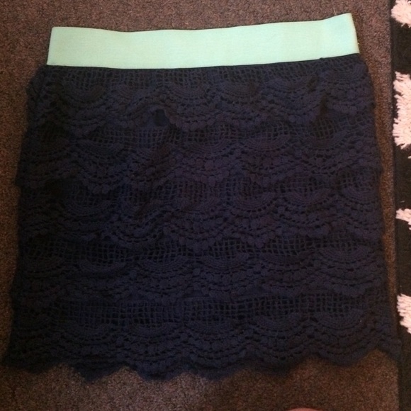 Dark blue skirt - Picture 3 of 3