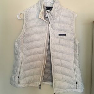 SOLS ON ♏️- White Patagonia down vest