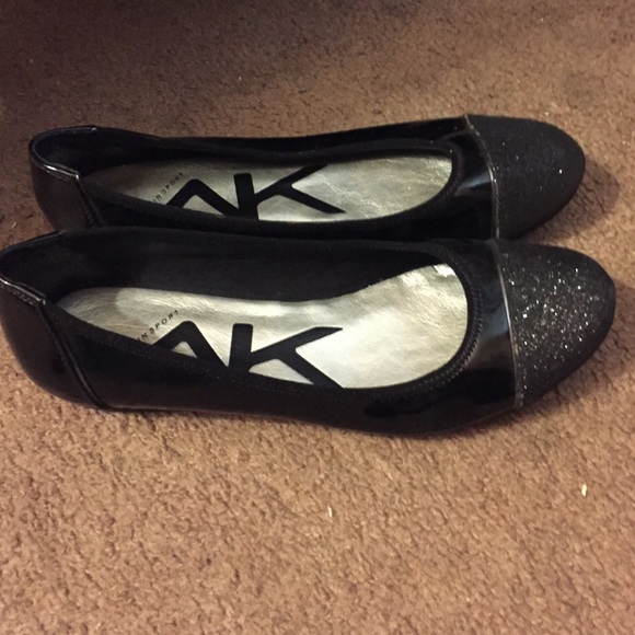MAKE ANY OFFER‼️‼️ Anne Klein Black Flats - Picture 3 of 4