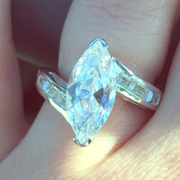 Large CZ engagement ring 💍