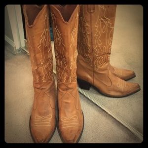 Size 7 cowboy boots
