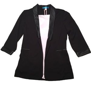 FRANCESCA'S Cottom w/ Pleather Detail Blazer