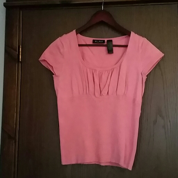 Short sleeve sweater