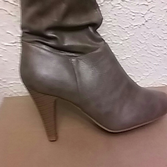 Knee high boots - Picture 2 of 4