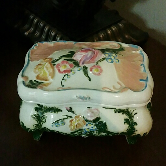 Jewelry box