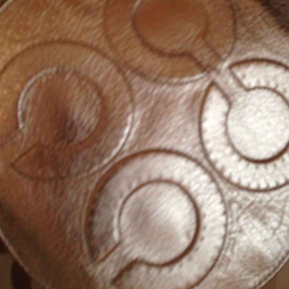 Coach Handbag... Soft beige and gold. - Picture 3 of 4