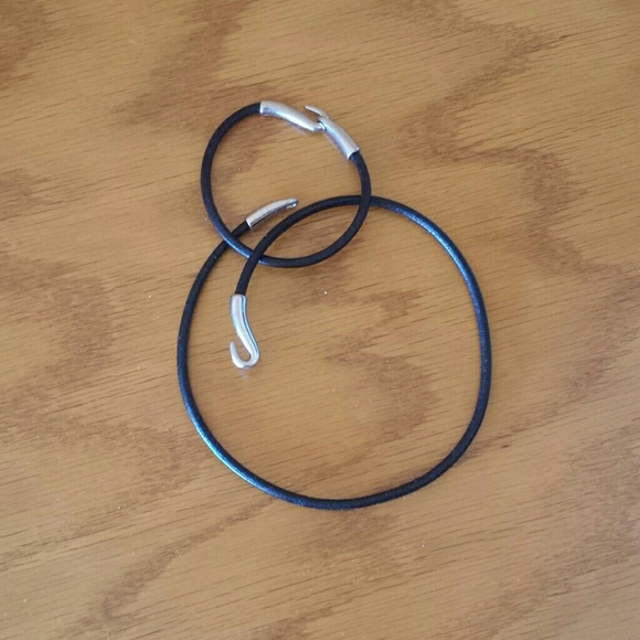 Choker with bracelet