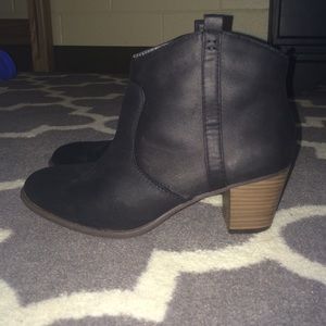 Black Old Navy ankle boots