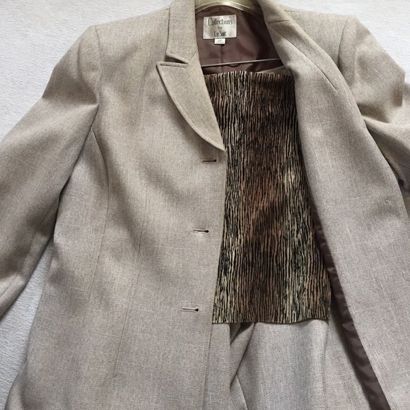 Suit - Picture 3 of 4