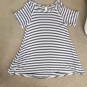 H&M maternity shirt