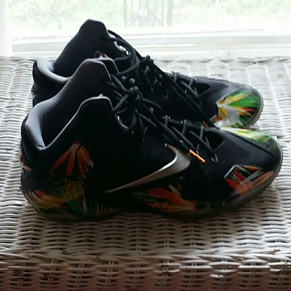 Lebron 11 size 10 mens - Picture 4 of 4