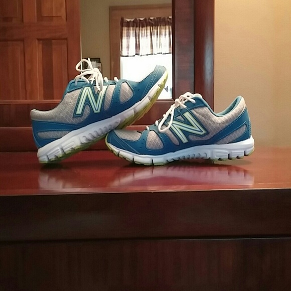 Like new New Balance shoes PRICE FIRM!!