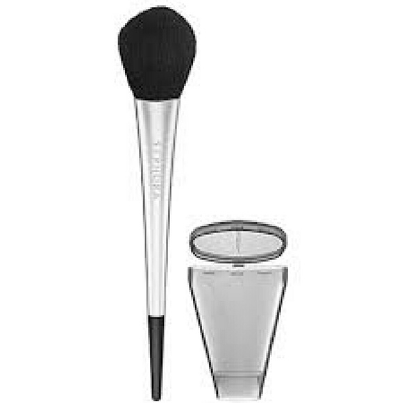 Powder  brush for preccisely applying formulas